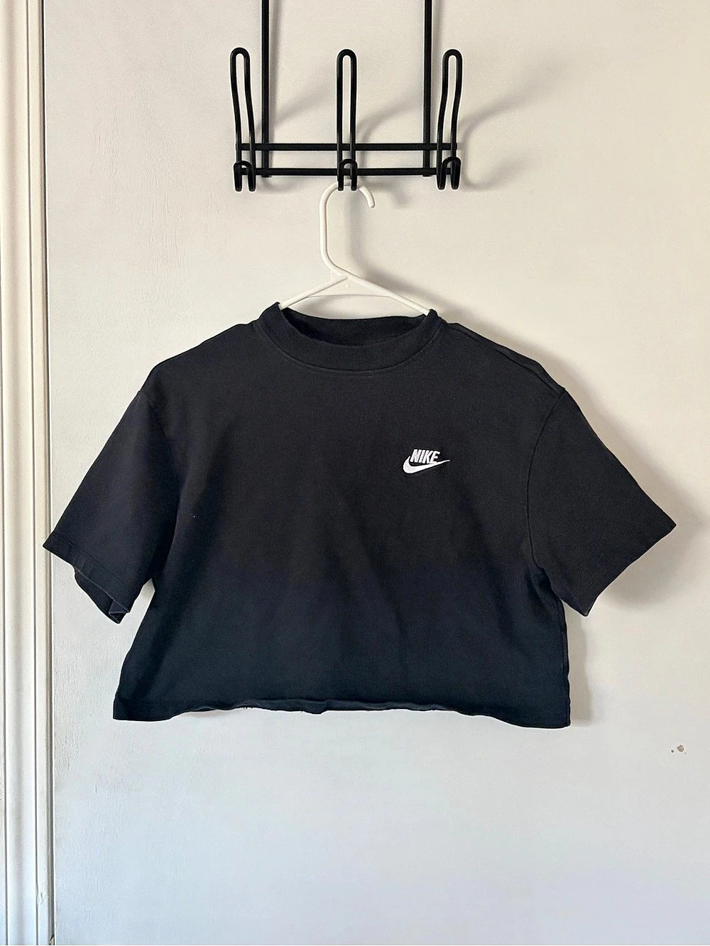 Nike Sportswear Essential Cropped Short-Sleeve Top Black Cropped Tee Size Small